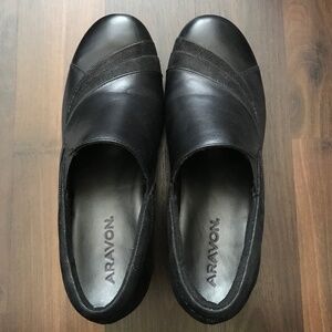 Aravon Leather Provence Asymmetrical Slip On Pump Women's Size 9 Black